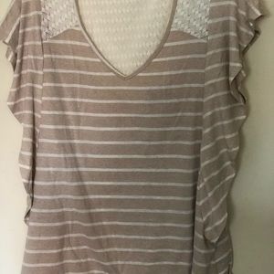 T-shirt with lace back and top of front